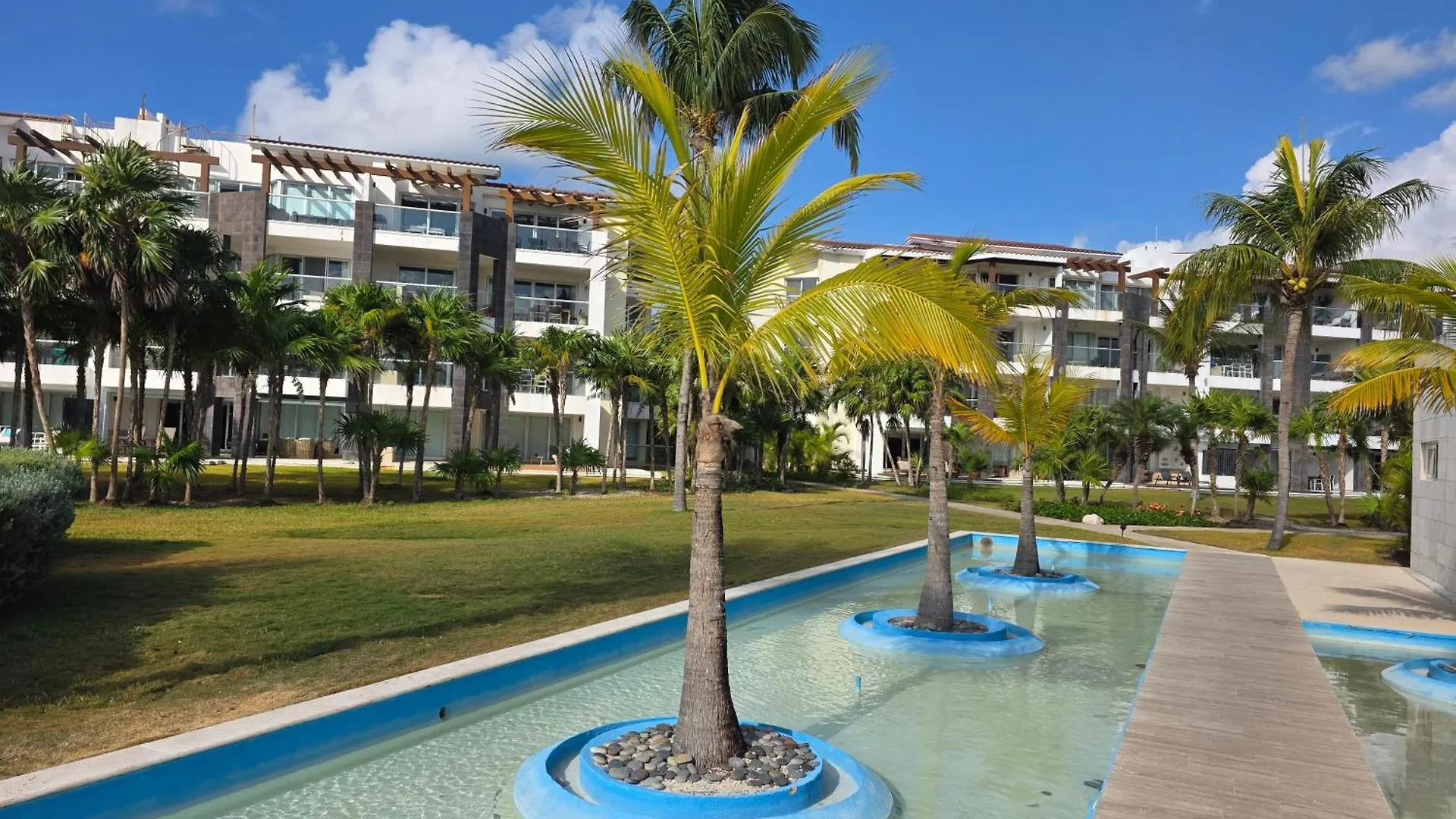 Mareazul Luxury Swim-Up Apartment And Private Beach Club Playa del Carmen