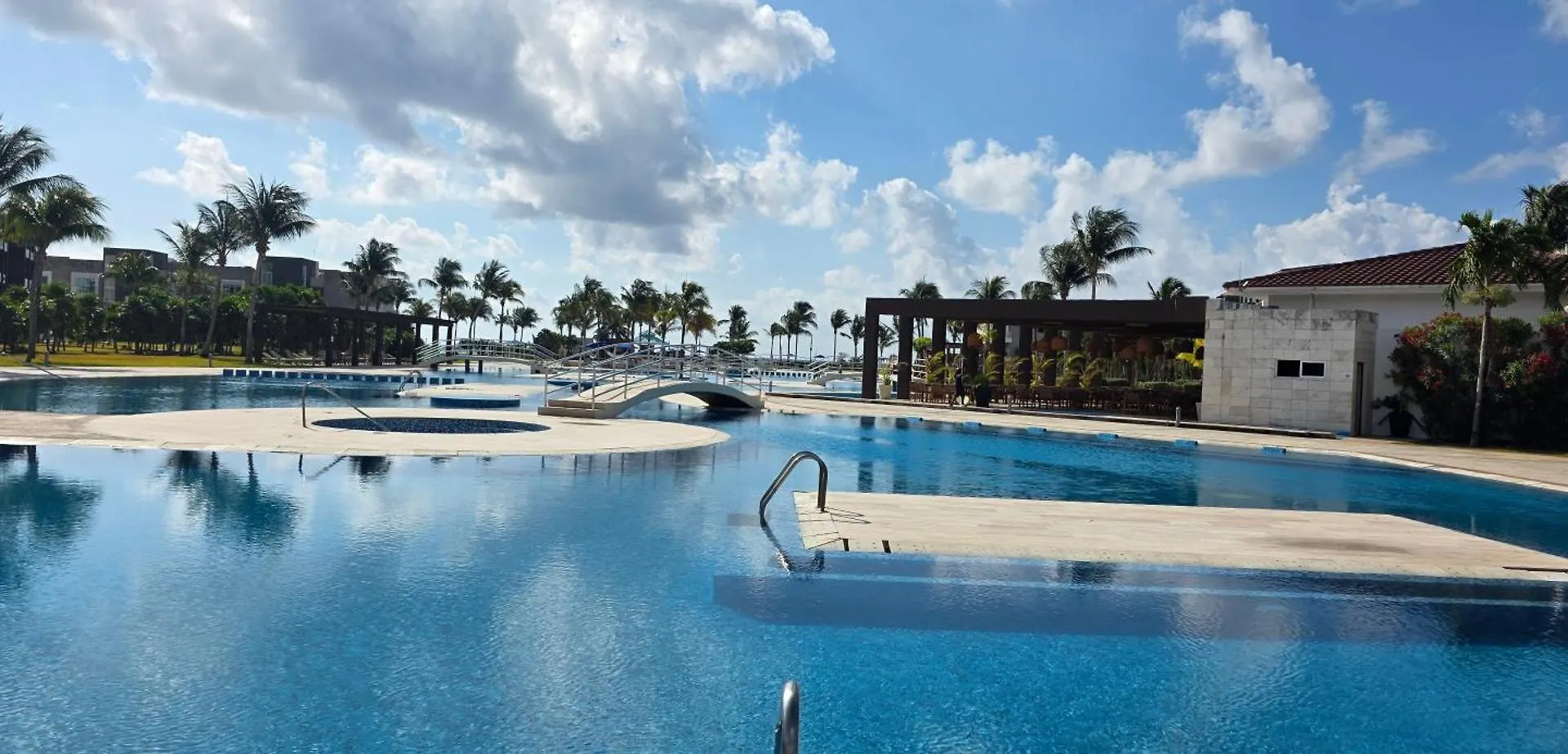 Mareazul Luxury Swim-Up Apartment And Private Beach Club Playa del Carmen
